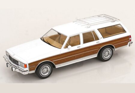 w29-32 2026 MCG MCG18475 Chevrolet Caprice Estate Wagon 1985 White 1:18